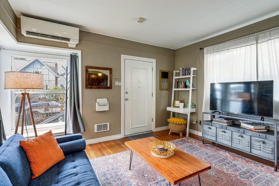 8 Mi to Lumen Field! Walkable Home w/ Fenced Yard House in Ballard