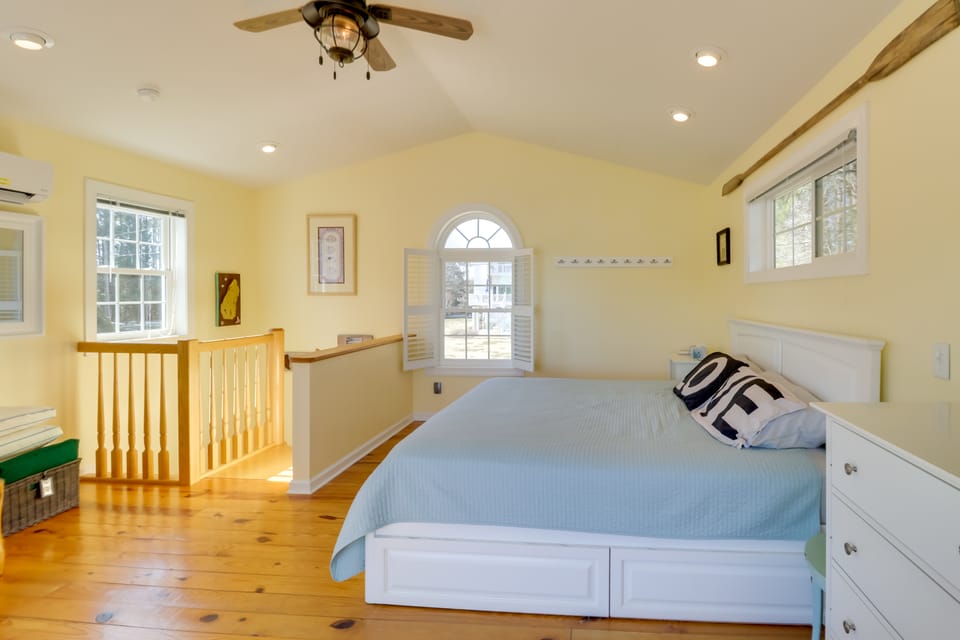 Rooftop Chesapeake Bay Views! Waterfront Retreat Apartment in Virginia