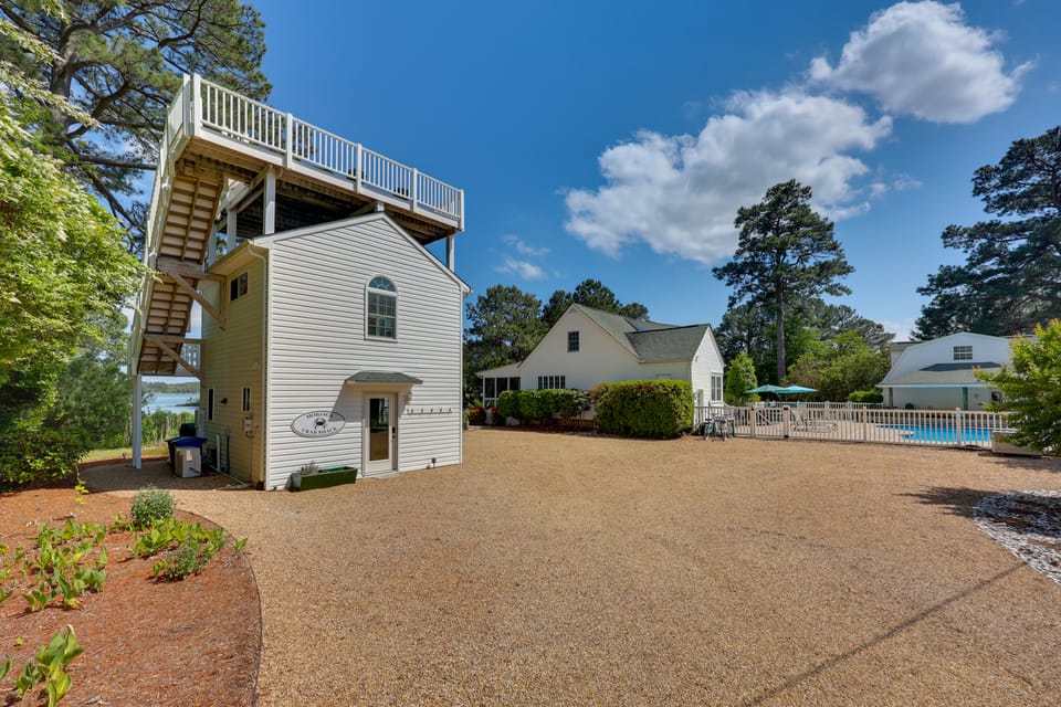 Rooftop Chesapeake Bay Views! Waterfront Retreat Apartment in Virginia