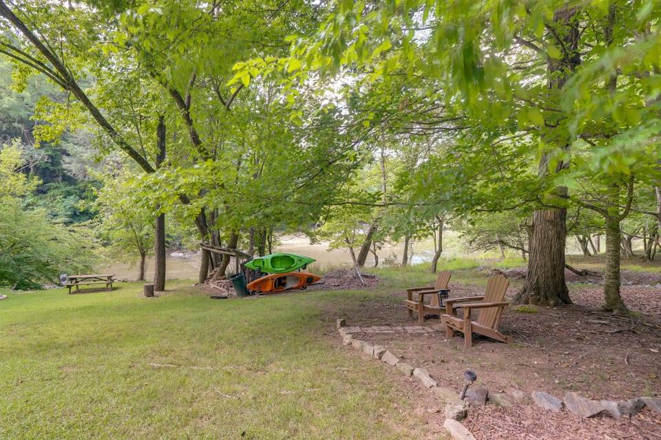 Riverfront, Hot Tub! Coosawattee River Resort Home House in Georgia
