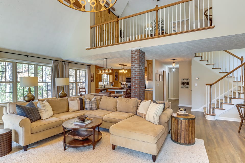 Riverfront, Hot Tub! Coosawattee River Resort Home House in Georgia
