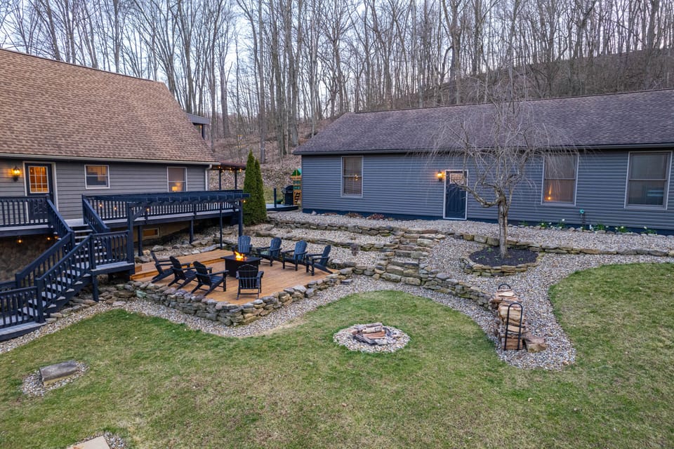 ‘Shady Point Retreat’ w/ Hot Tub & Pickleball! House in Ohio