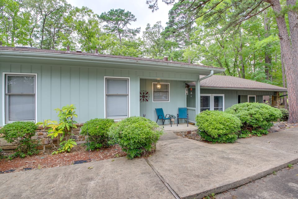 Lake Desoto Retreat: Private Dock & Resort Perks! Apartment in Garland County