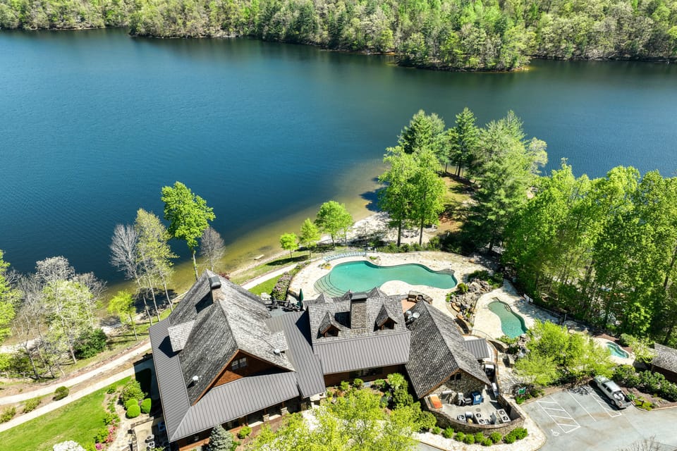 4 Mi to Bear Creek Lake! Serene Escape w/ Deck House in Tennessee