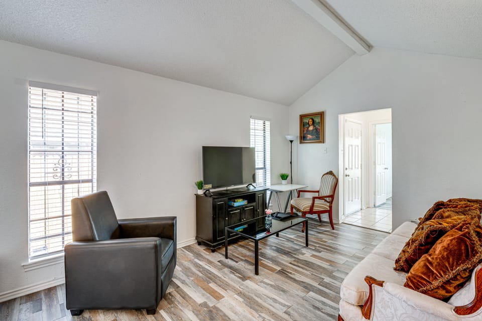 Explore the City w/ Ease! Quiet East Dallas Base House in Mesquite