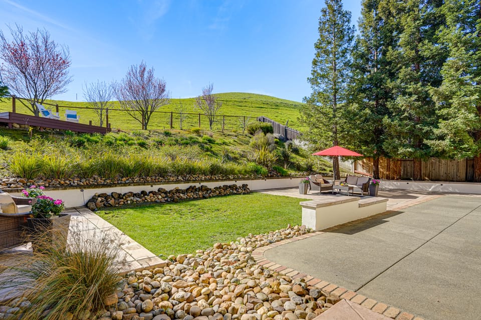 Fairfield Wine Country Getaway w/ Backyard Oasis! House in Fairfield