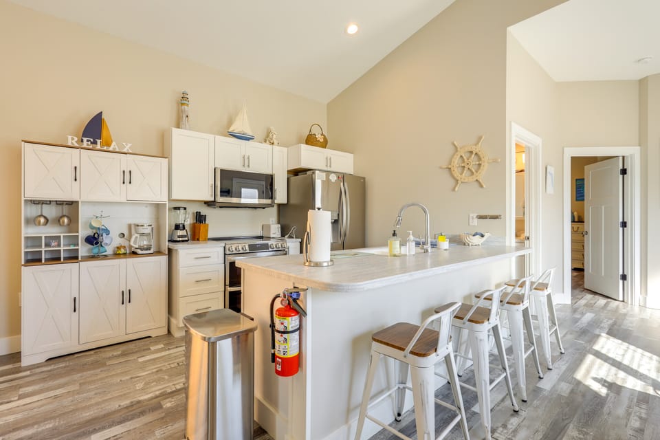 Deck & Steinhatchee River Views: Family Getaway House in Steinhatchee