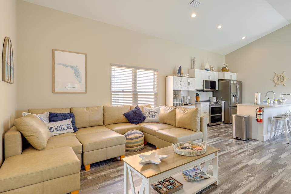 Deck & Steinhatchee River Views: Family Getaway House in Steinhatchee