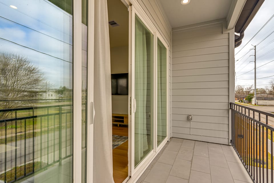 Near NRG Stadium: Group-Friendly Home Base! House in Houston