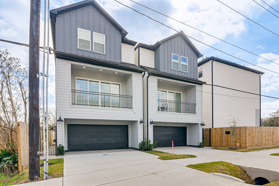 Near NRG Stadium: Group-Friendly Home Base! House in Houston