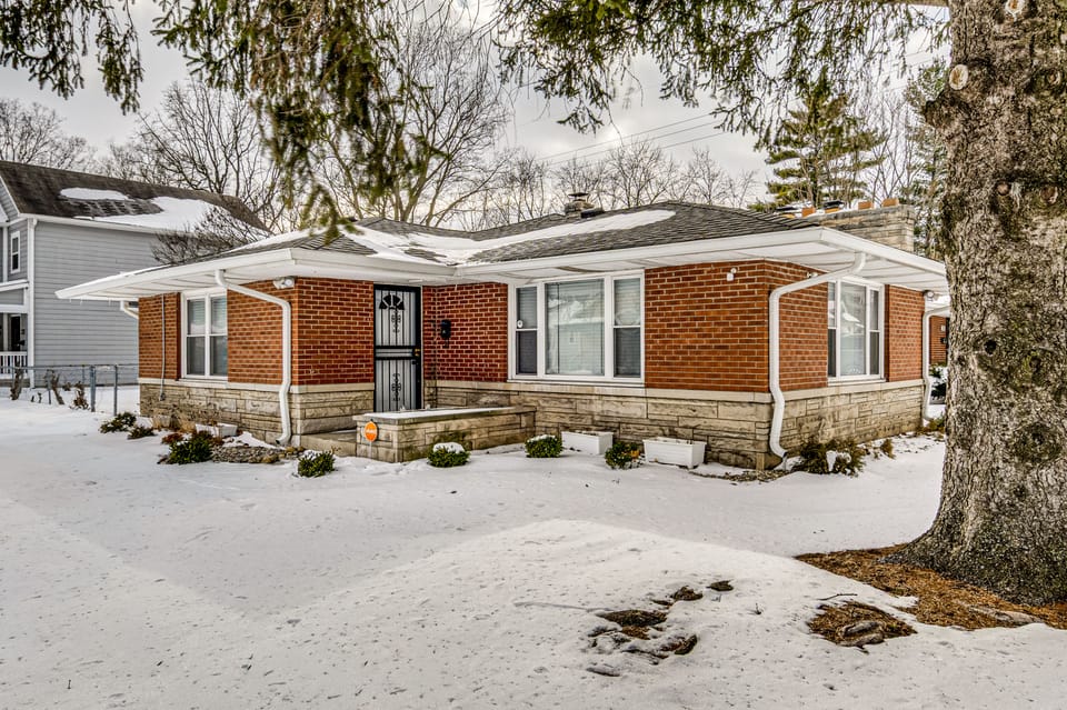 4 Mi to Dtwn Indy! Couple’s Retreat in Crown Hill House in Indianapolis