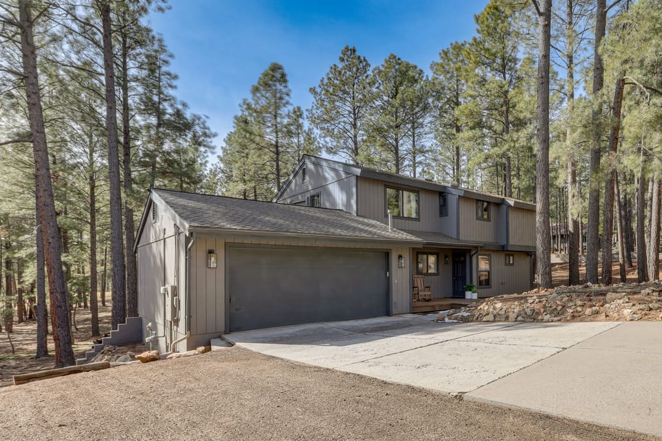 Forest-View Group Getaway, 4 Mi to Dtwn Flagstaff House in Flagstaff