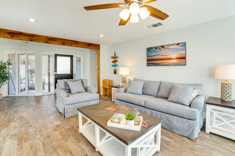 Lakeside Retreat: Large Spacious Home w/ Game Room House in Tool