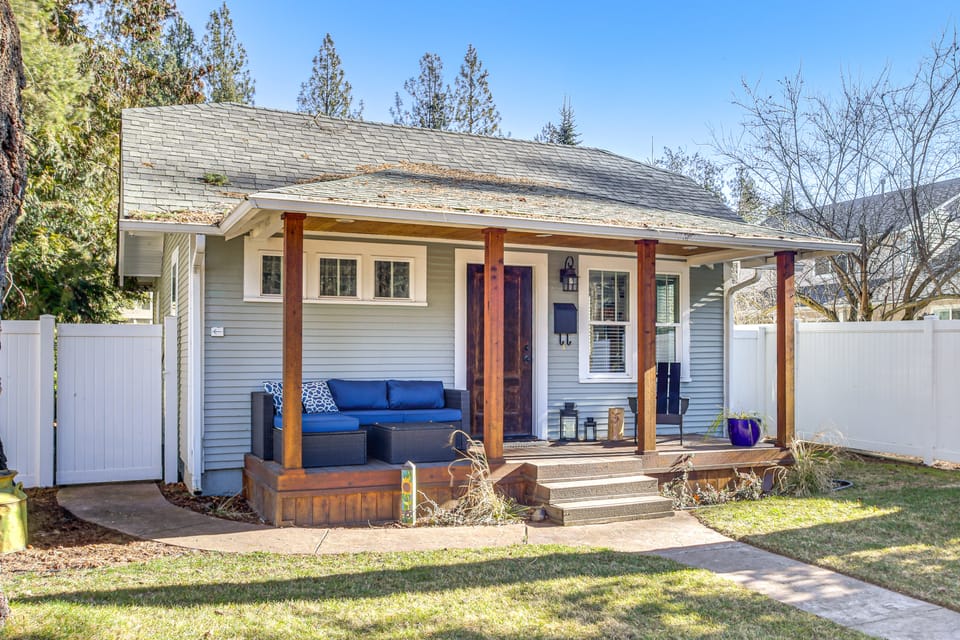 Walk to Town & Beaches! Cozy Home in Coeur d'Alene House in Coeur dAlene