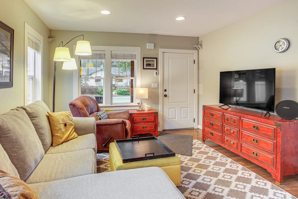 Walk to Town & Beaches! Cozy Home in Coeur d'Alene House in Coeur dAlene