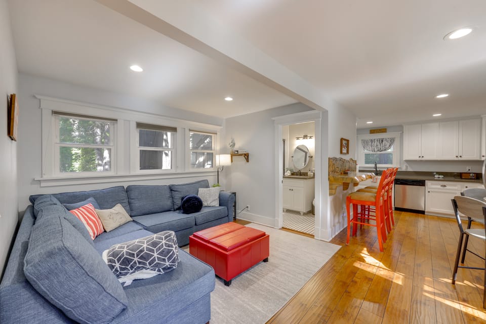 Walk to Lake Arrowhead Village: Bright Gem w/ Deck House in Lake Arrowhead