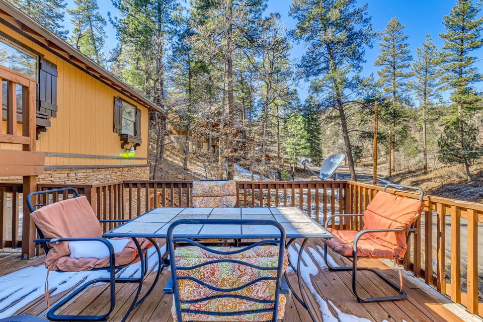 2 Mi to Midtown: Ruidoso Retreat w/ Hot Tub! House in Ruidoso