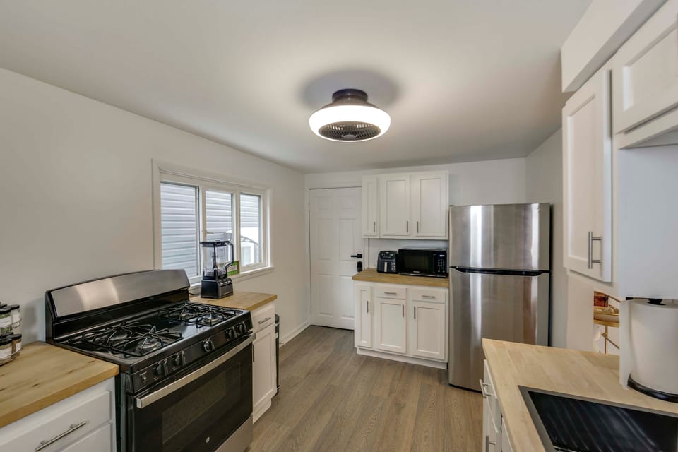 5 Mi to PNC Park: Pittsburgh Game Day Getaway! House in Allegheny River