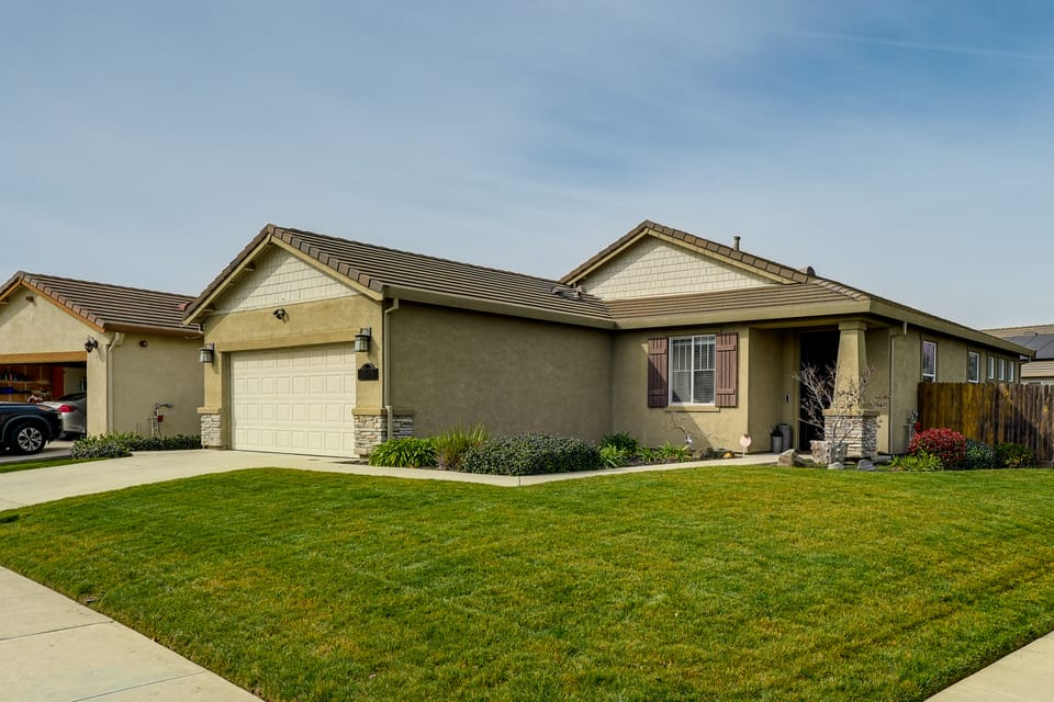 Sophisticated Sanctuary: 8 Mi to Lodi Wineries! House in Stockton