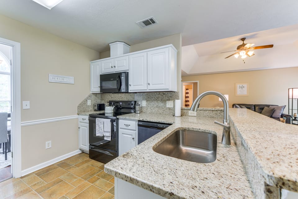 6 Mi to Fort Benning: Quiet Home w/ Patio & Yard House in Columbus