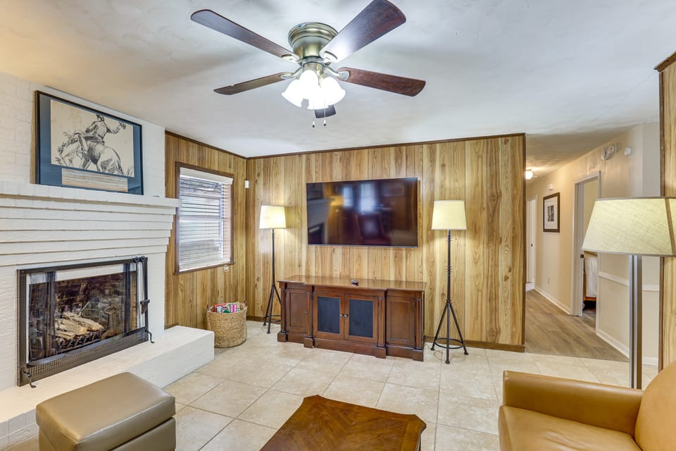Hike, Fish & Swim: Nat'l Forest Home in Crockett House in Texas