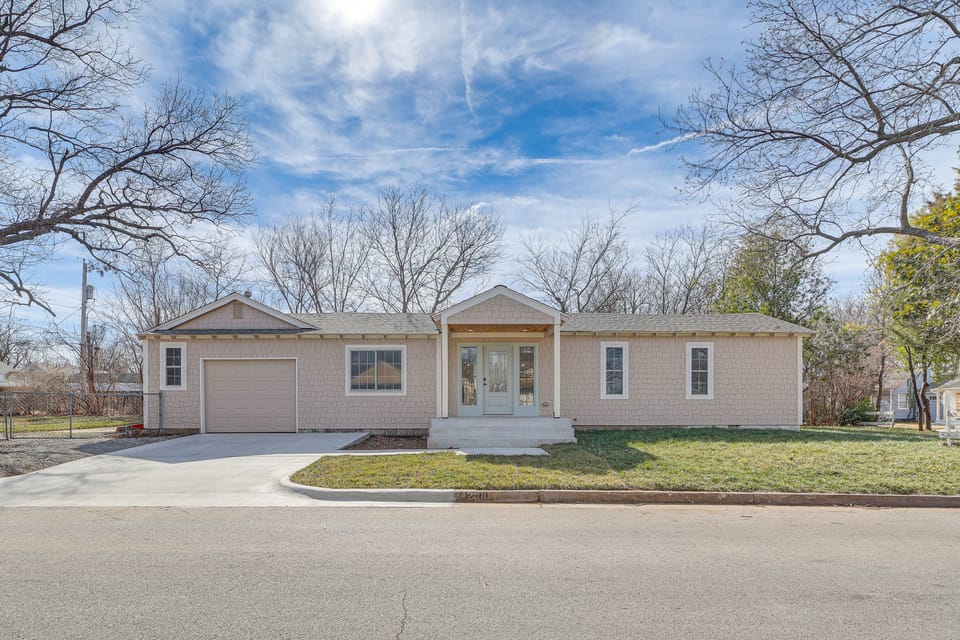 1 Mi to Campus: Modern Tulsa Home w/ Private Yard House in Tulsa