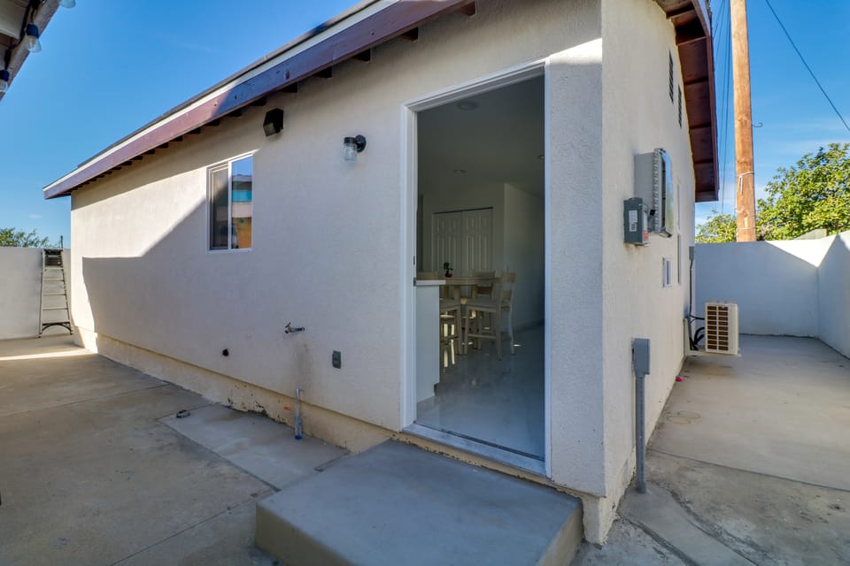13 Mi to Universal Studios: Renovated Cottage! House in San Fernando Valley