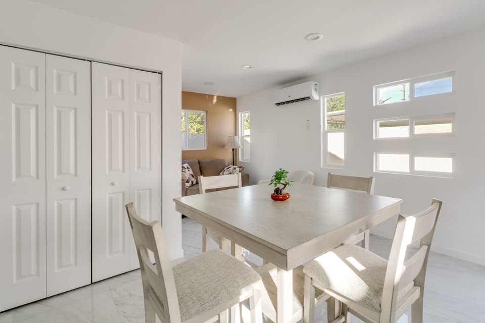 13 Mi to Universal Studios: Renovated Cottage! House in San Fernando Valley