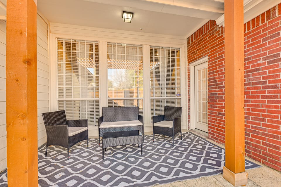 Elegant Home w/ Private Patio, 2 Mi to UTD Campus! House in Dallas