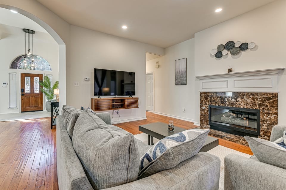 Elegant Home w/ Private Patio, 2 Mi to UTD Campus! House in Dallas