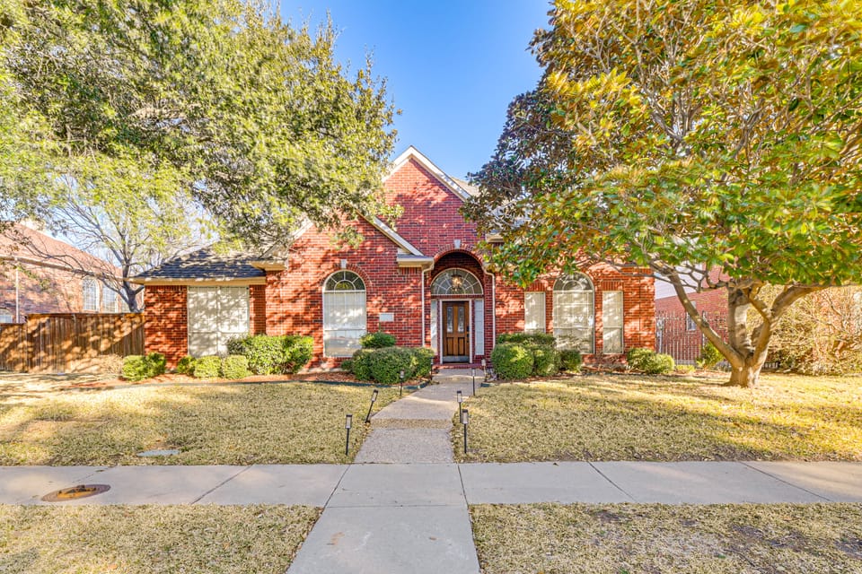 Elegant Home w/ Private Patio, 2 Mi to UTD Campus! House in Dallas