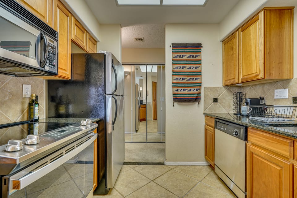 3 Mi to Sabino Canyon! Snowbird Escape w/ Pool Apartment in Catalina Foothills
