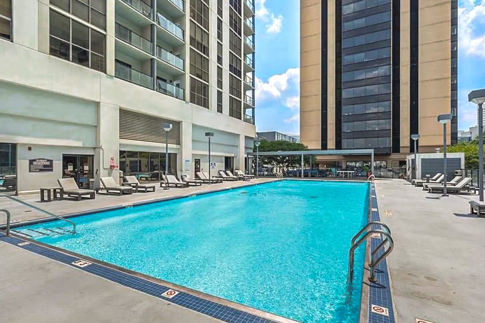 Balcony + Community Perks: Modern Atlanta Condo! Apartment in Atlanta