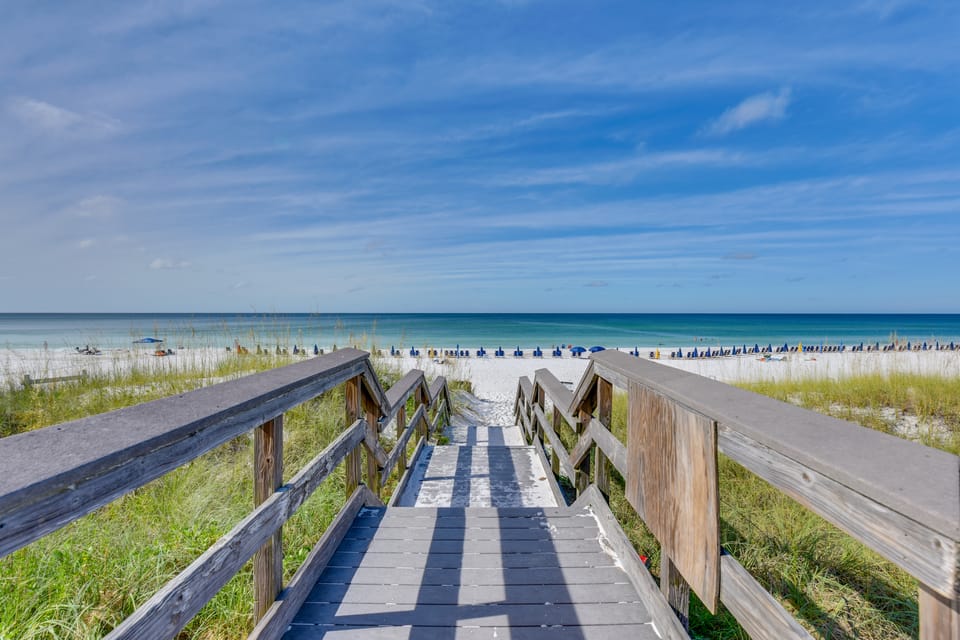 Steps to Sea! Snowbird Haven in Miramar Beach Apartment in Miramar Beach