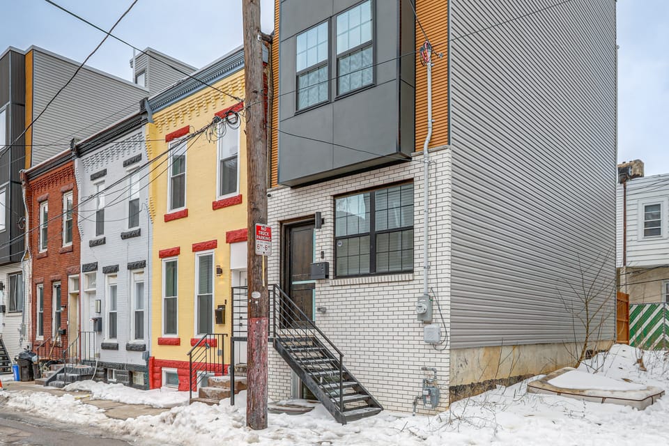 Rooftop Deck! Stay By The Met & Lincoln Financial Apartment in Philadelphia