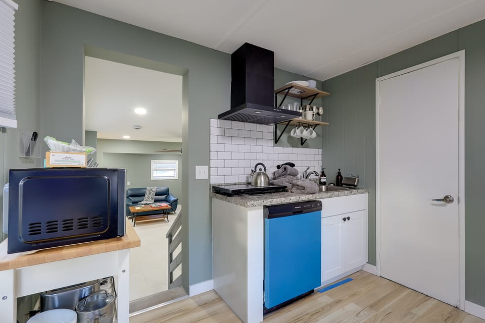 Steps to Orange Lake: Pet-Friendly Getaway! House in Florida