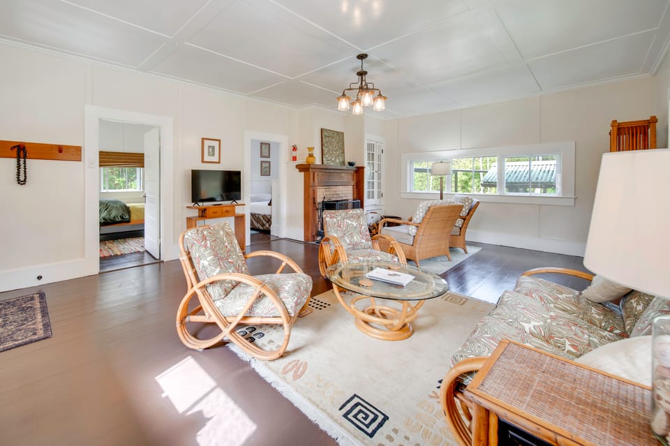 Lush Island Oasis Near Volcanoes National Park House in Volcano