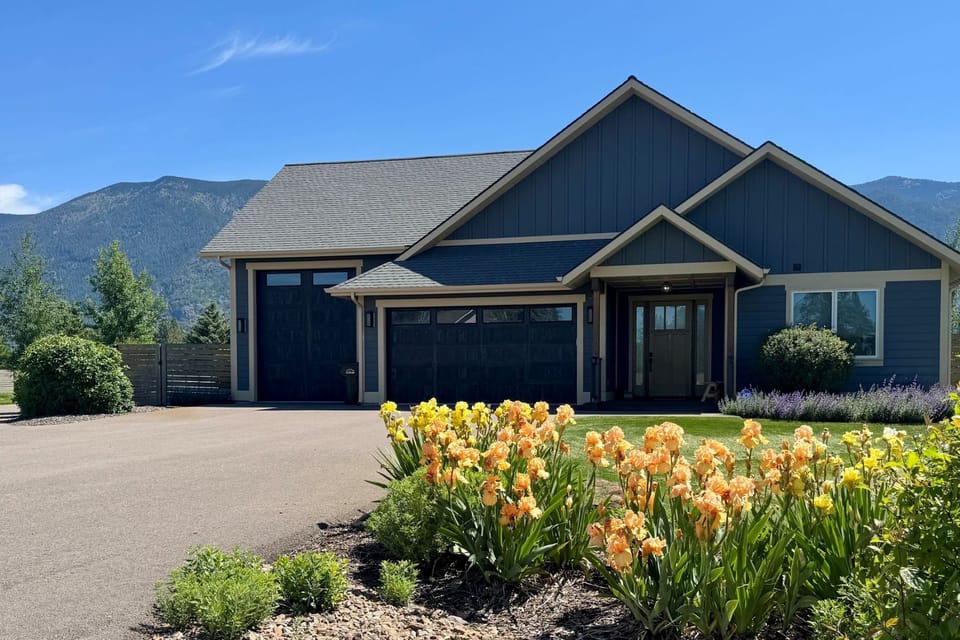 5 Mi to Flathead River: Serene Mountain-View Gem! House in Idaho