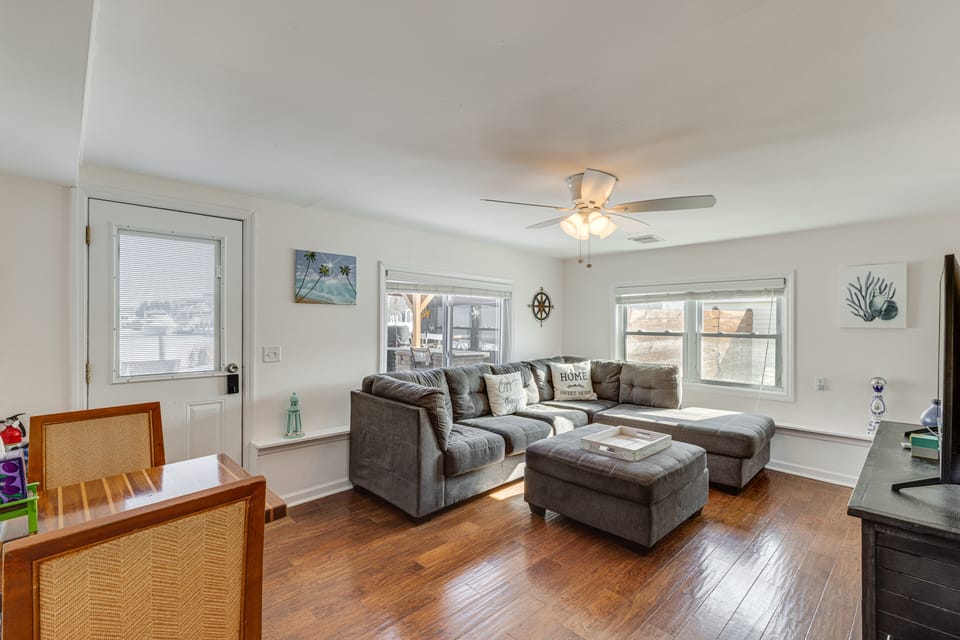 Canal-Front Backyard Oasis! Jersey Shore Retreat Apartment in Brick