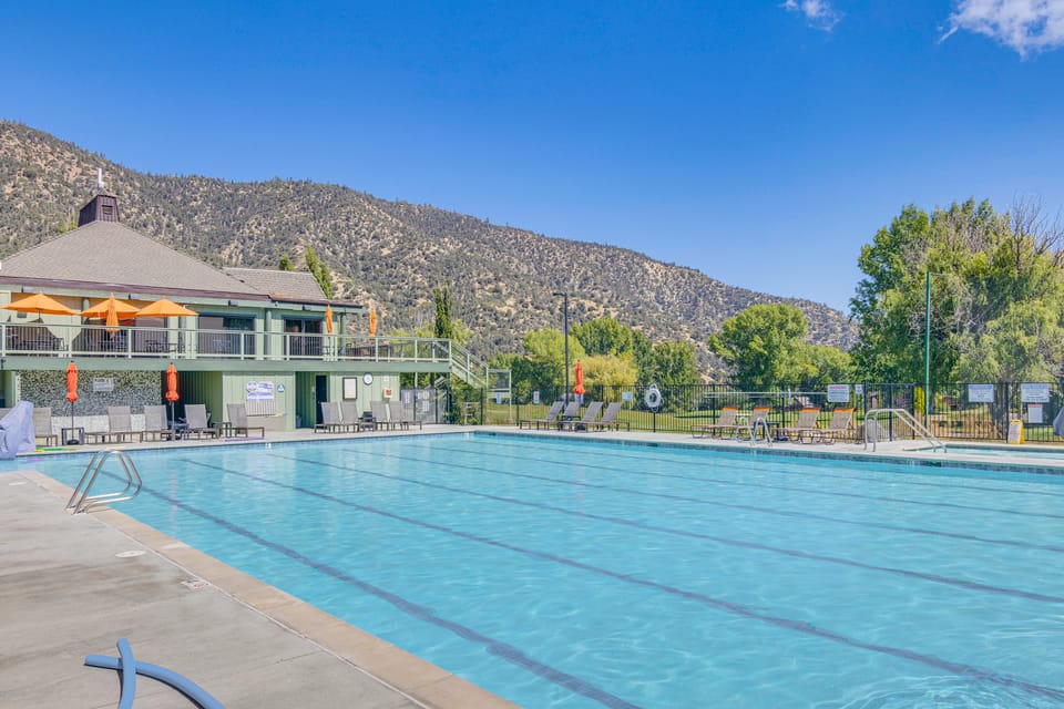 Access to Pool & Trails: Pine Mountain Club Cabin House in Pine Mountain Club