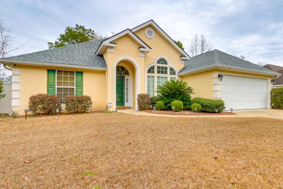 11 Mi to Savannah! Suburban Home w/ Spacious Yard House in Pooler