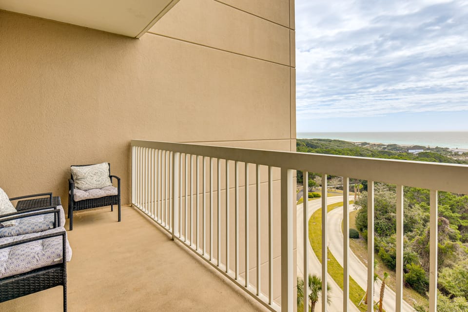 Ocean-View Balcony! Tops'l Beach Resort Condo Apartment in Miramar Beach