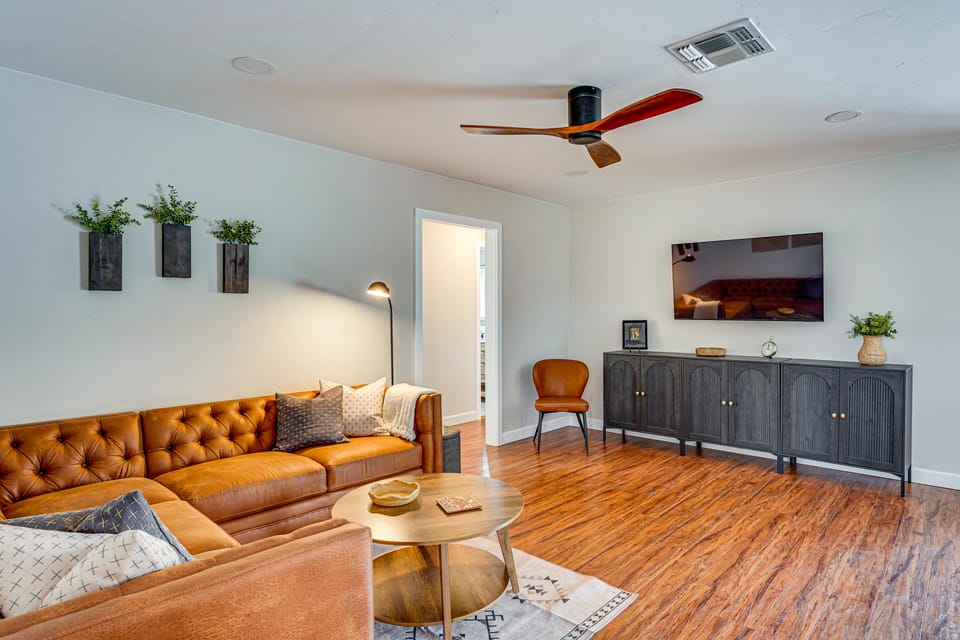 Private Pool & Yard: Tempe Family Gem Near ASU! House in Tempe