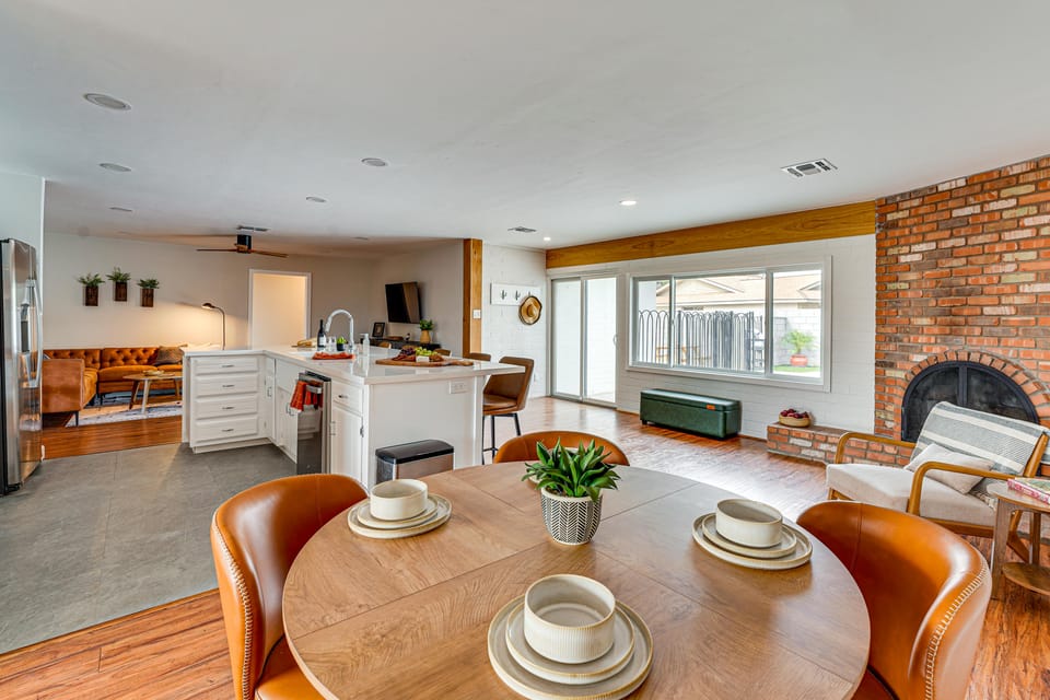 Private Pool & Yard: Tempe Family Gem Near ASU! House in Tempe