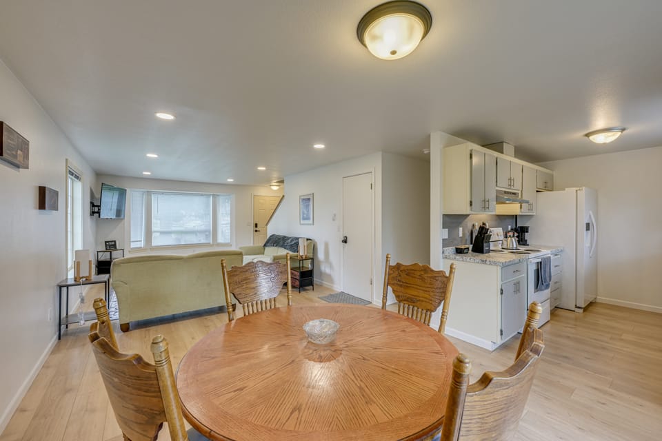 Dog-Friendly Townhome Near Stillaguamish River! Apartment in Washington