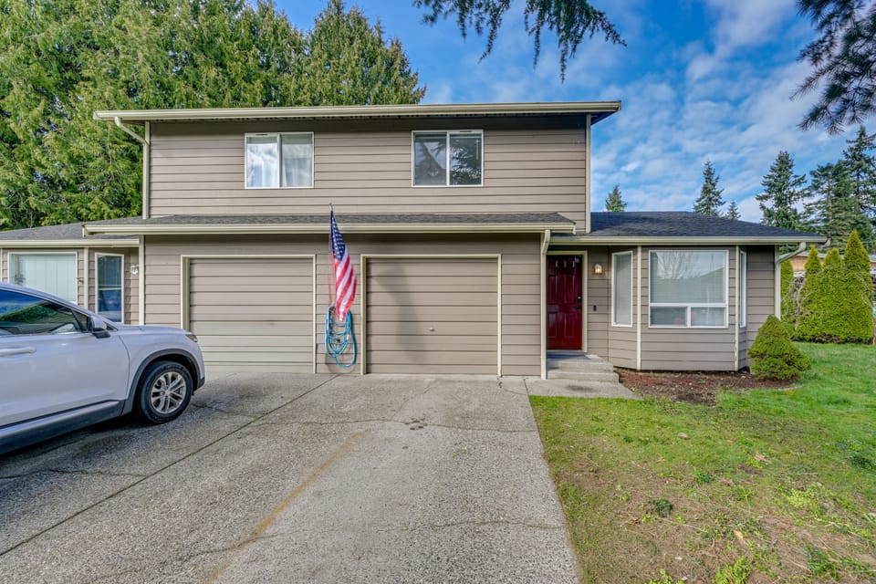 Dog-Friendly Townhome Near Stillaguamish River! Apartment in Washington