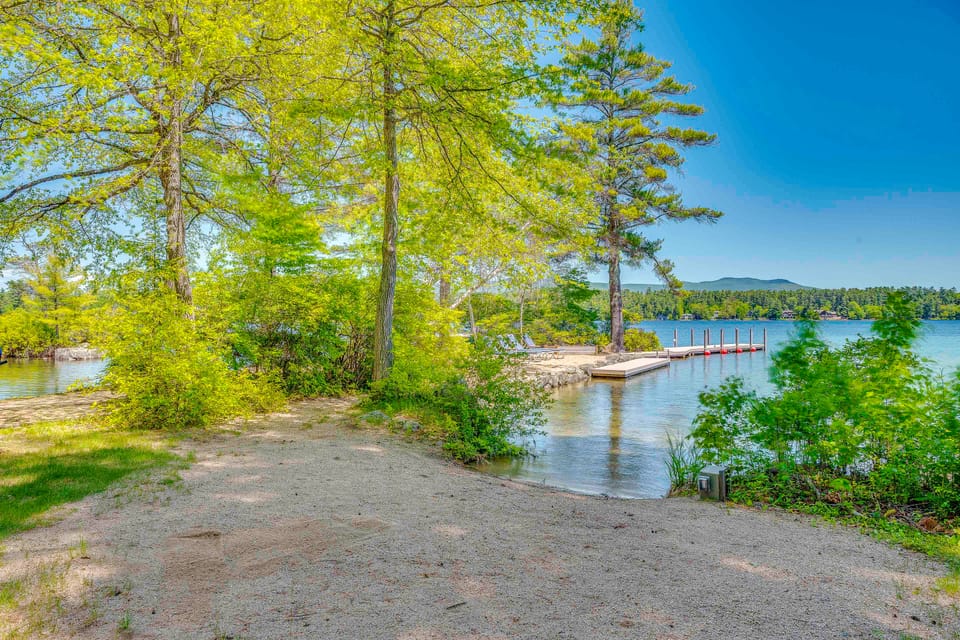 Beach & Mtn Views! Lakefront Moultonborough Home House in Meredith
