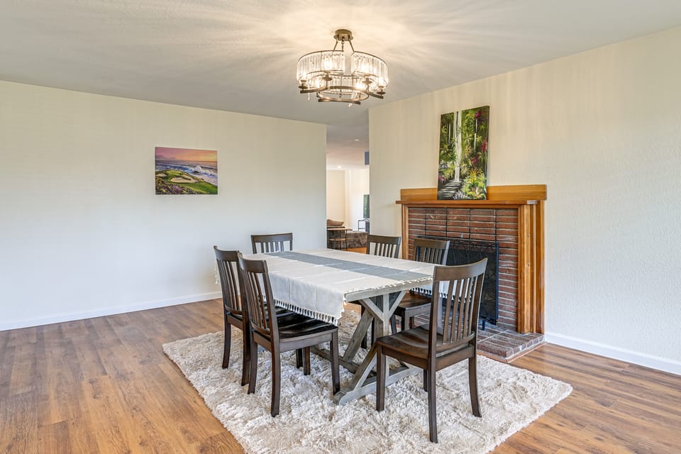 Stay Near San Pablo Bay! Home w/ Deck, Yard & View House in Richmond