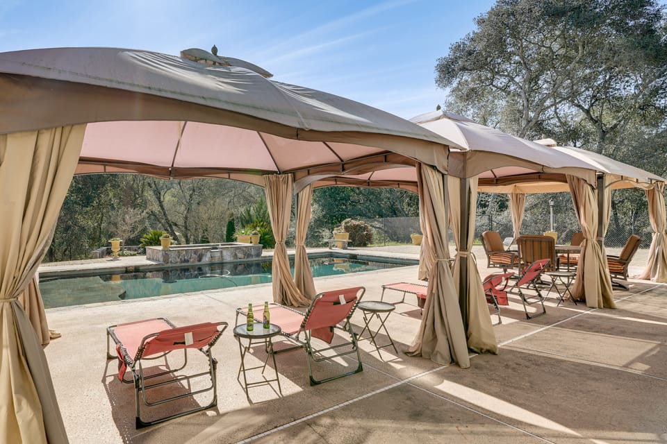 Pool, Peacocks & Views! Lavish Retreat in Gilroy House in San Francisco Bay Area