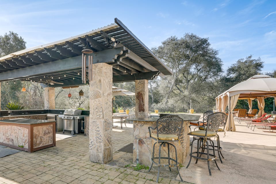 Pool, Peacocks & Views! Lavish Retreat in Gilroy House in San Francisco Bay Area